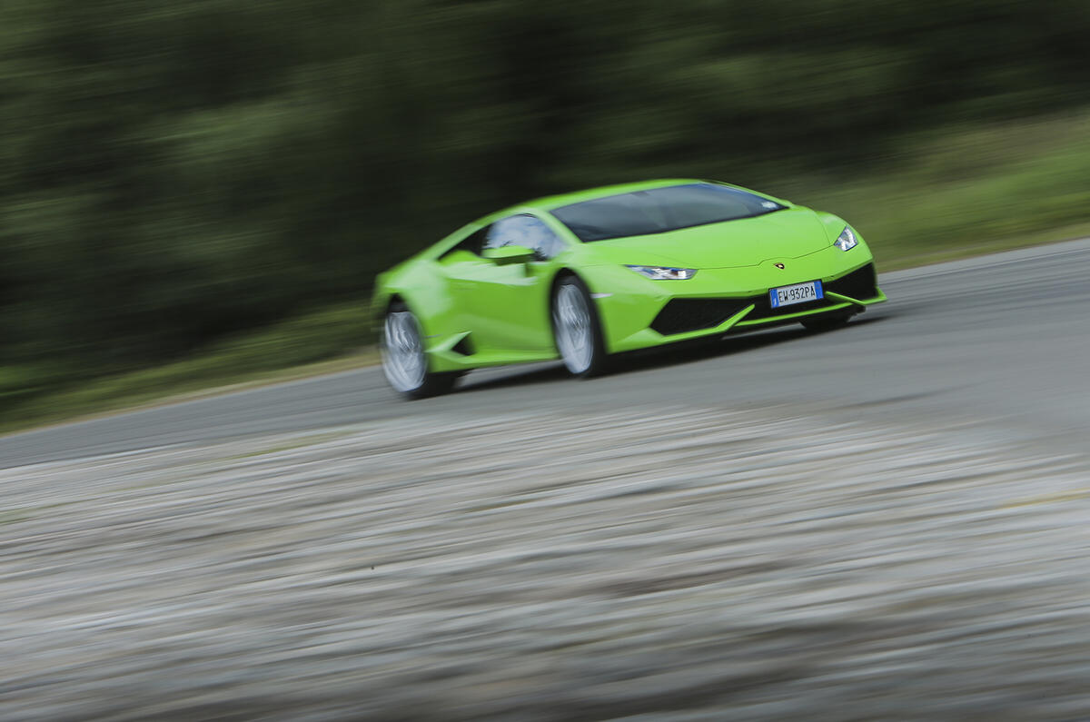 Lamborghini Huracán en virage