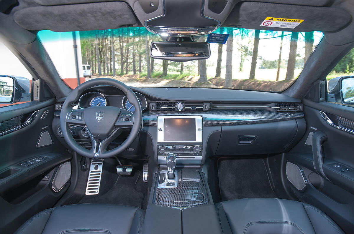 Maserati Quatrroporte dashboard