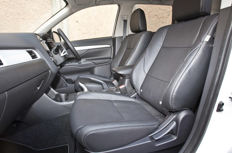 Mitsubishi Outlander Phev 12 15 Interior Autocar