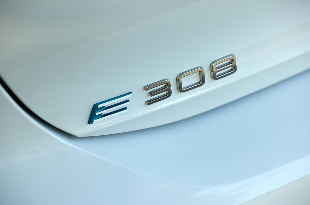 peugeot e 308 avis 2023 09 badge