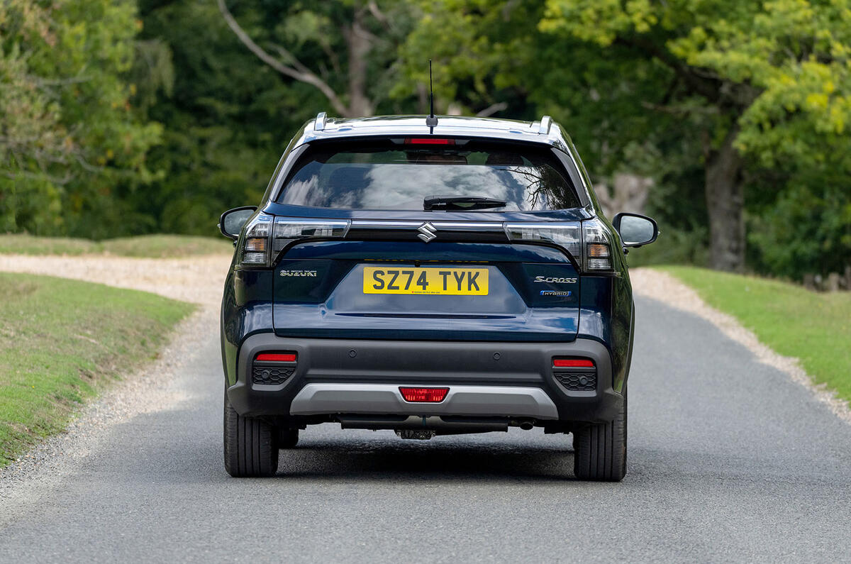 Suzuki S cross arrière conduite