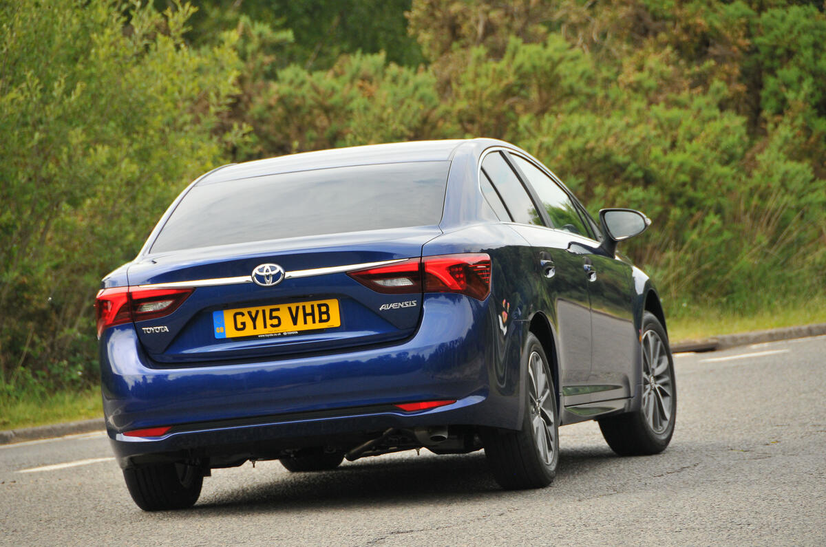 Toyota avensis 2015