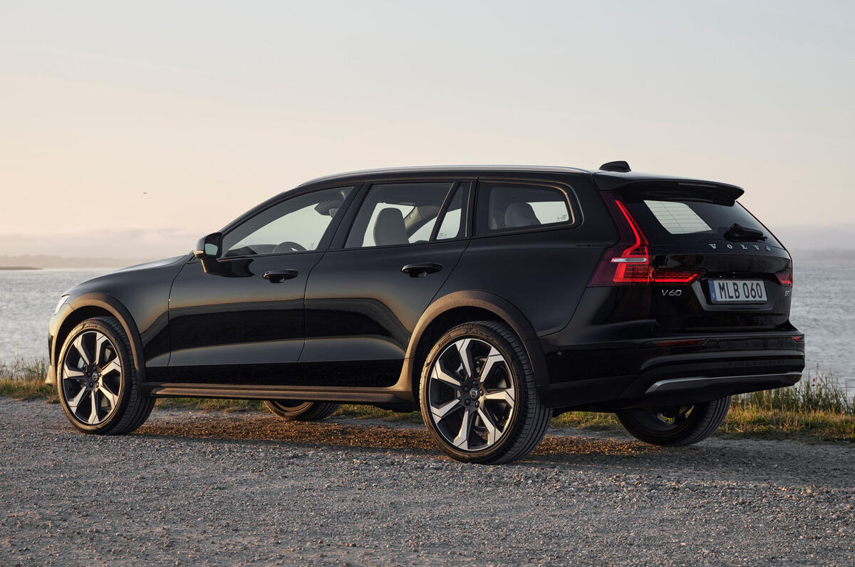 Volvo V60 Cross Country Review 2024, Price & Specs | Autocar