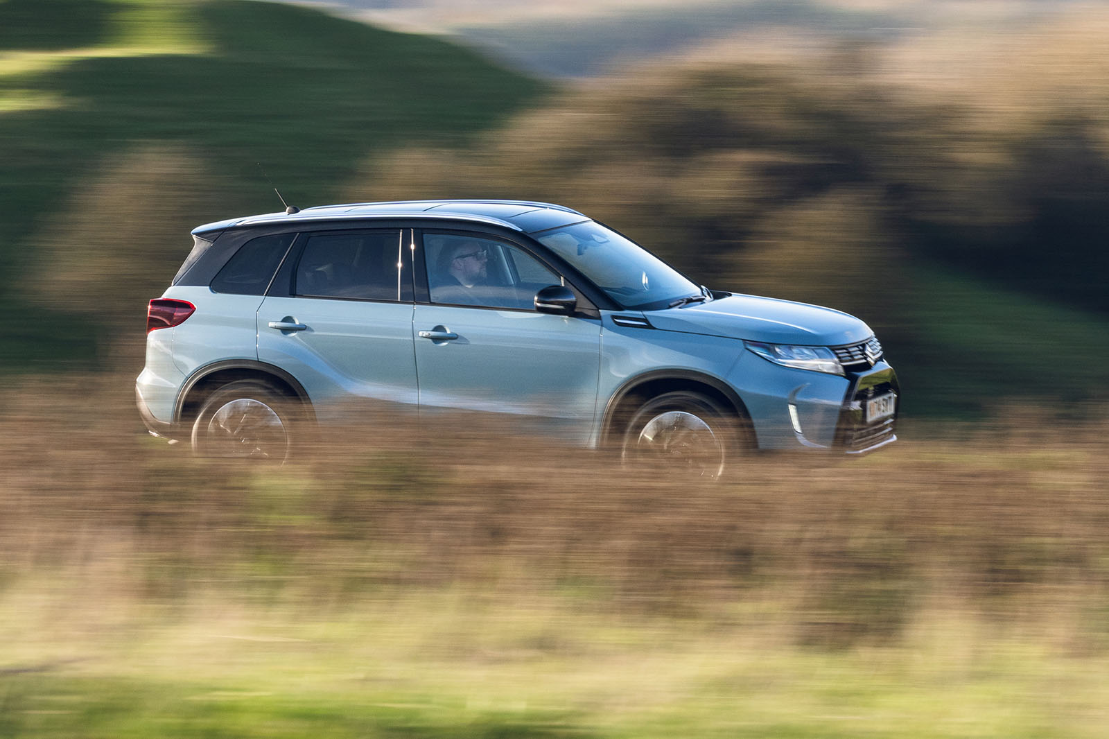 Suzuki Vitara review 2025 002 panning