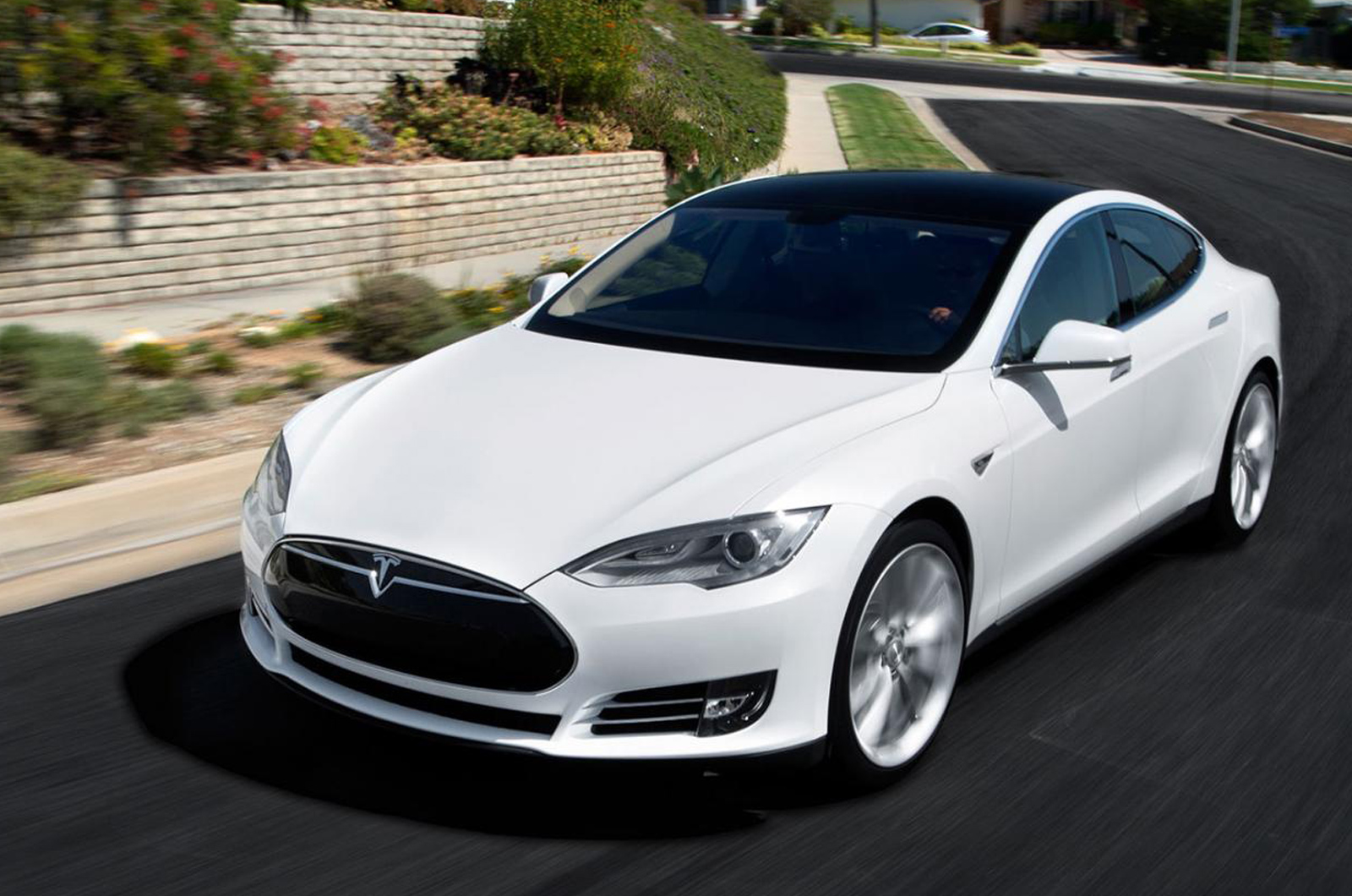 waterstof Reactor tafel Dual-motor Tesla Model S launched | Autocar