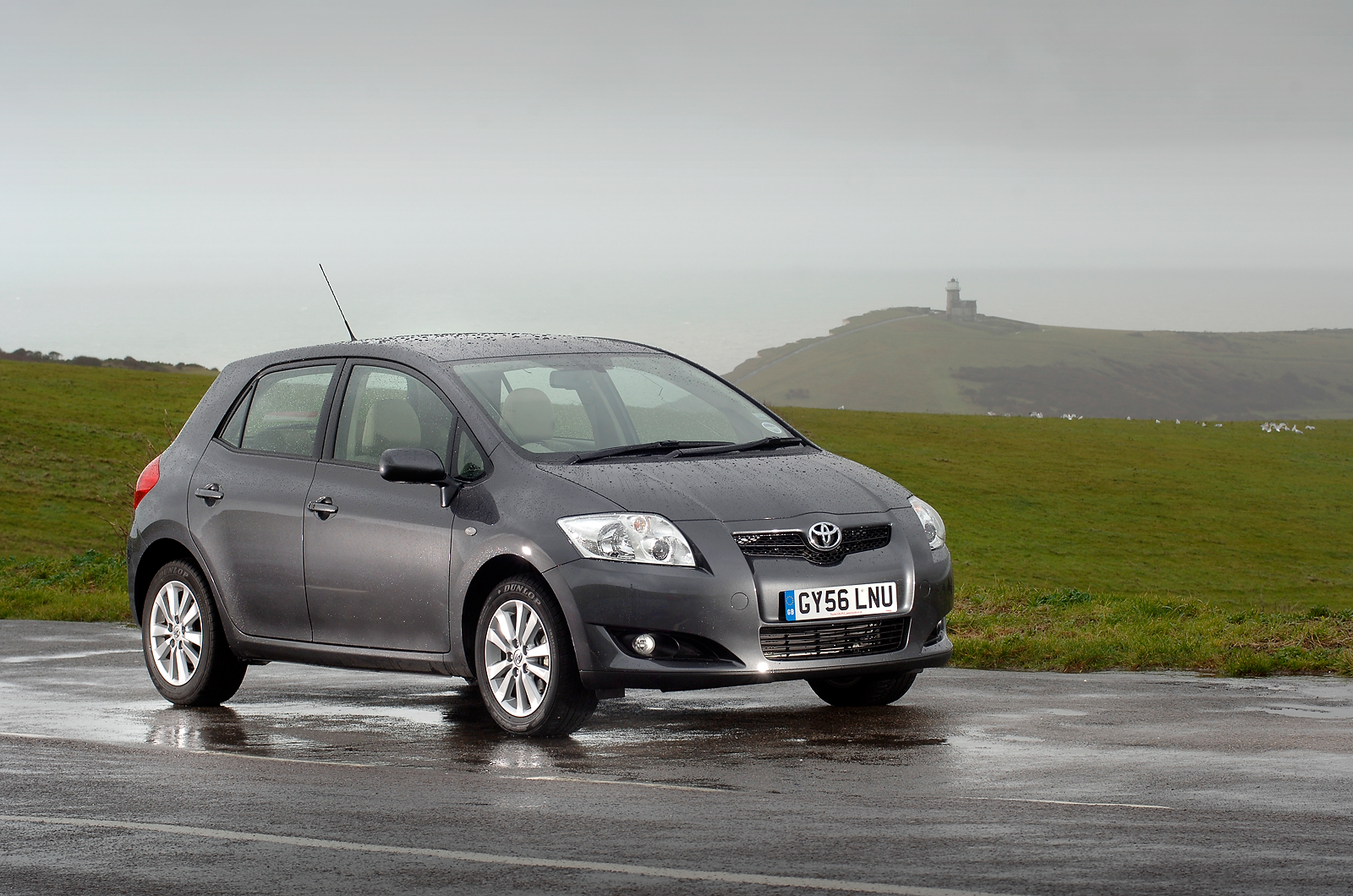 Toyota Auris hatchback review 2007 - 2012 -- CarBuyer 