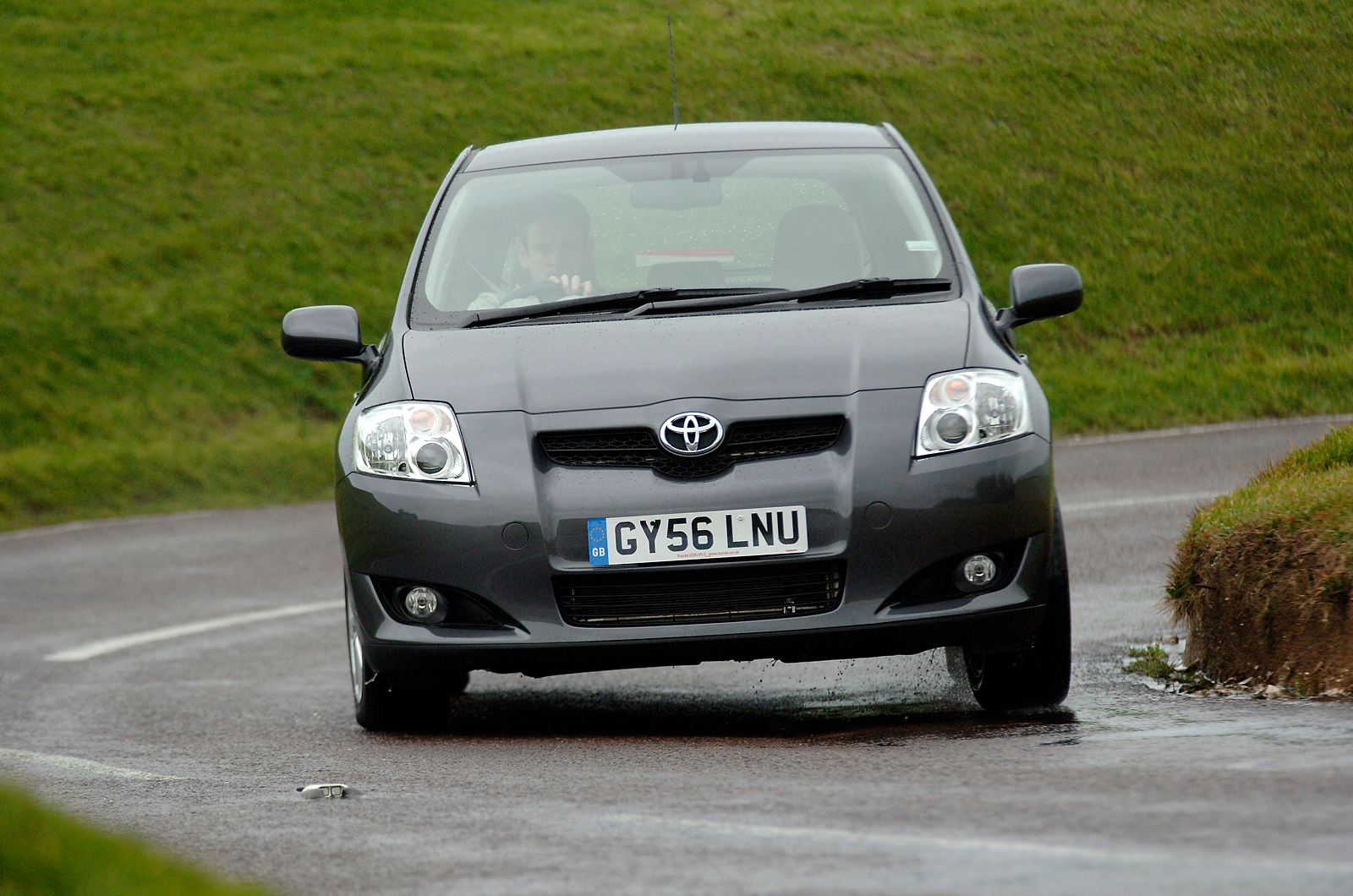 Toyota Auris hatchback review 2007 - 2012 -- CarBuyer 