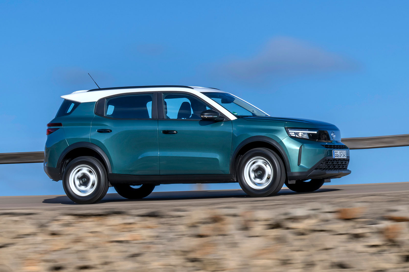 Vauxhall Frontera review 2024 02 panning