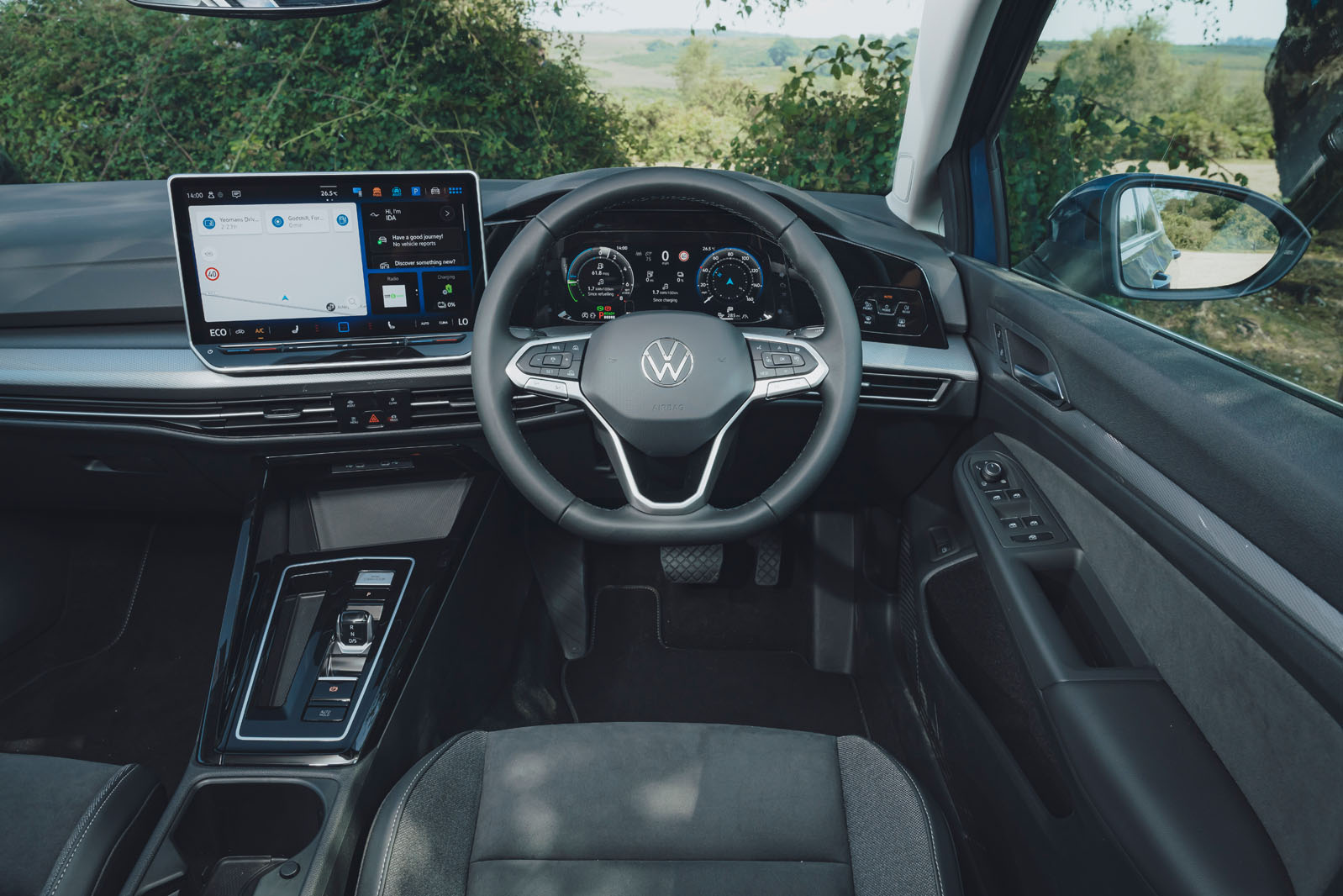 Volkswagen Golf eHybrid 2024 review dash 27