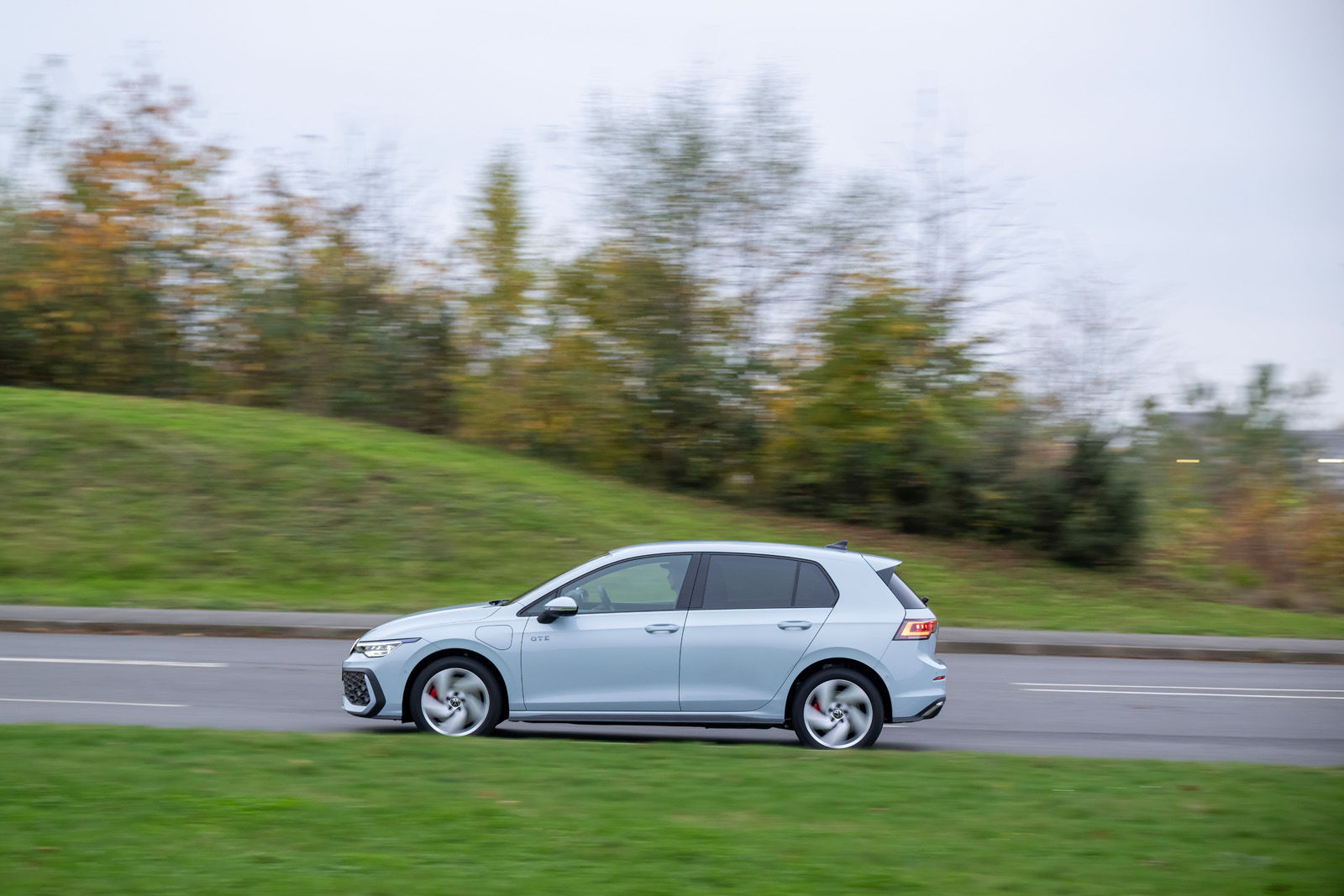 Volkswagen Golf GTE review   distance side angle